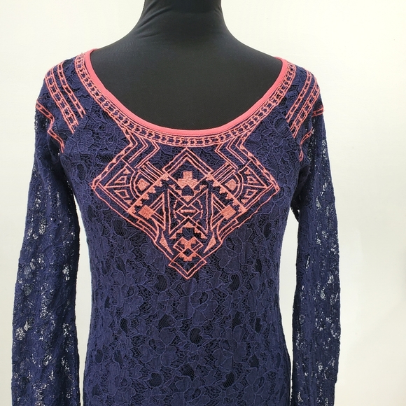 Flying Tomato Lace Dress - Picture 2 of 6